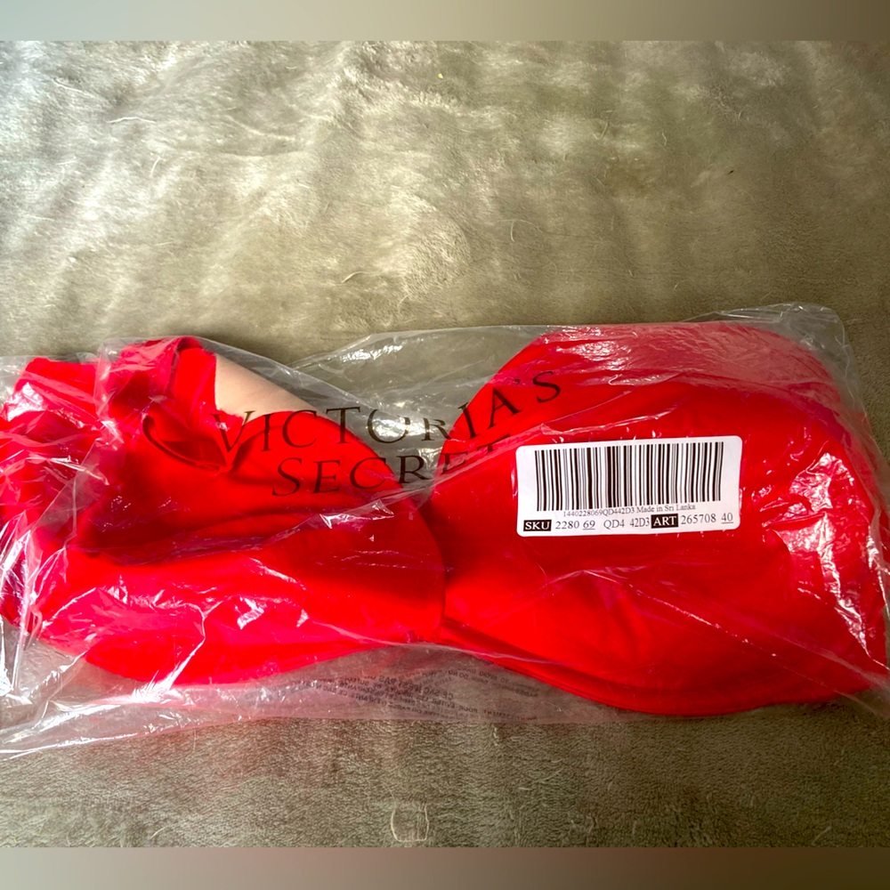 Sexy red Victoria’s Secret bra! Never worn, new in packaging!